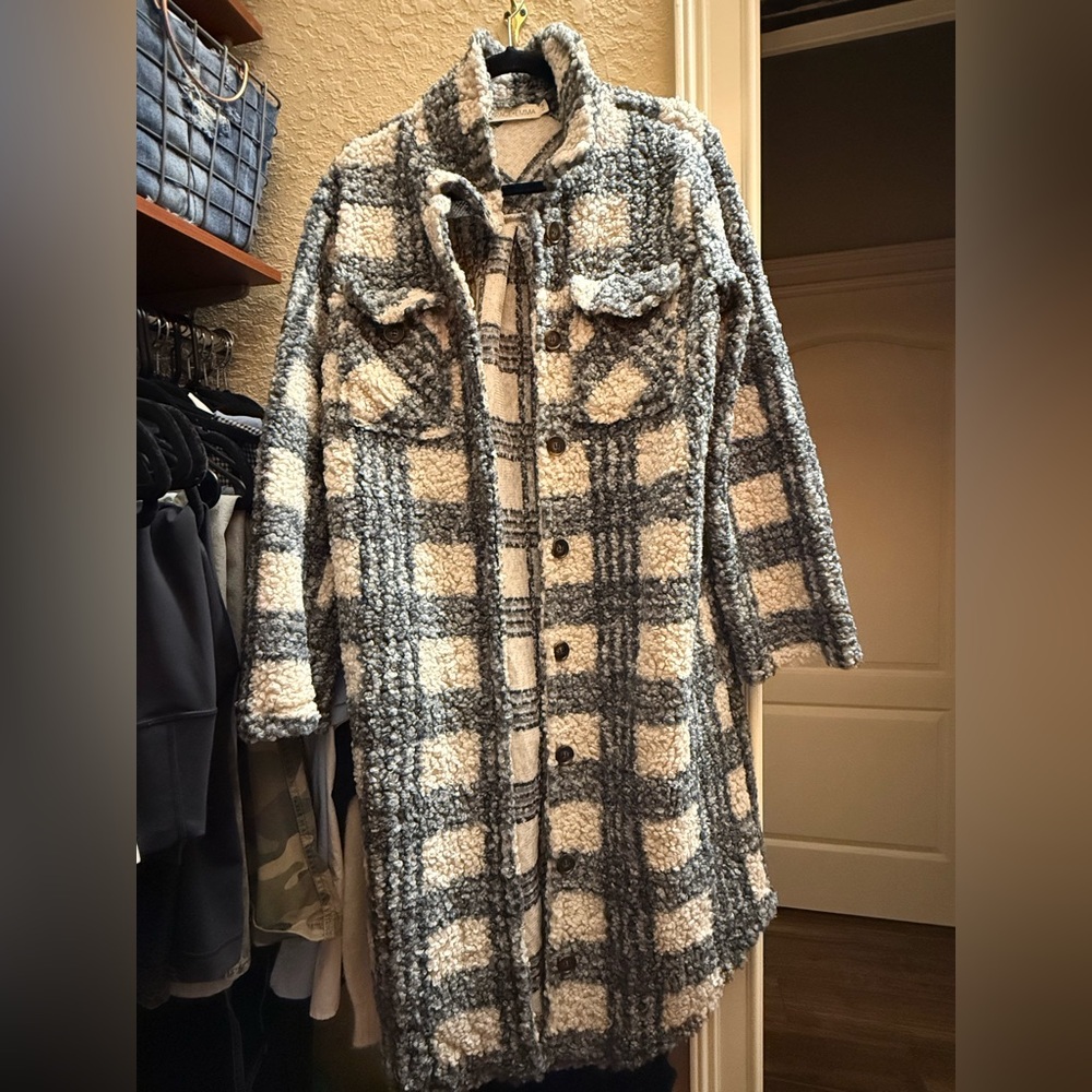 Boutique Women's Plaid Gray and Cream Women's Teddy Pea Coat.